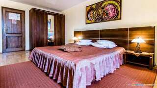 Отель Valea Regilor Reghin Регин Улучшенный номер с кроватью размера «king-size»-1